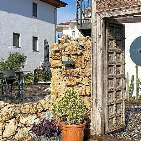 Kikonia Art Hotel Ula